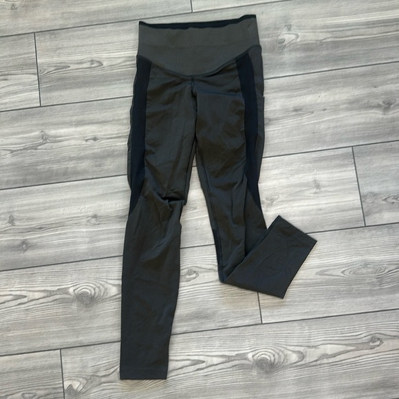 Lululemon Seamless High rise Training leggings Graphite Gray size 4 - Picture 1 of 8